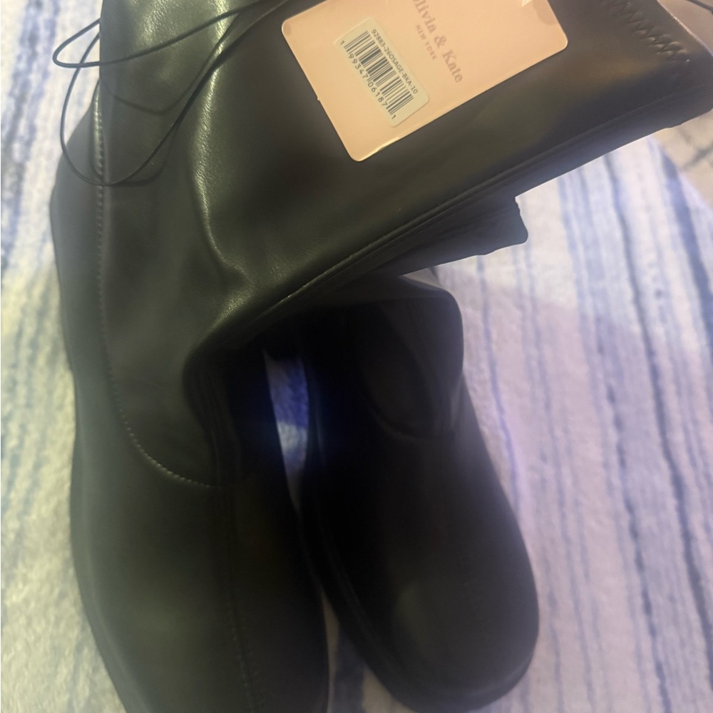 Sleek Black Men's Boots